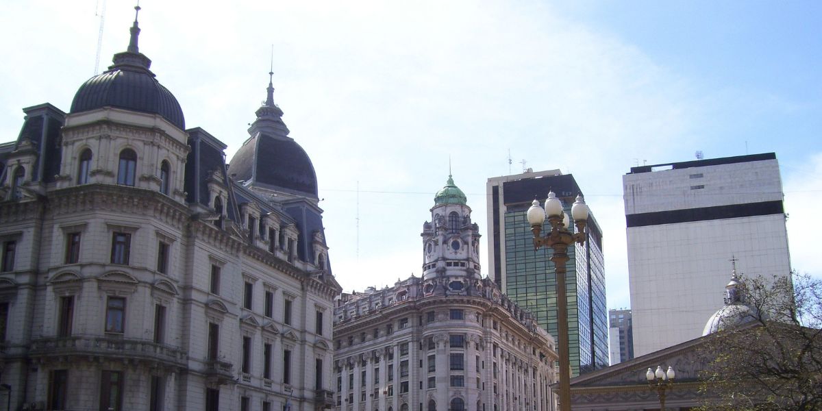 Argentina currency dividend